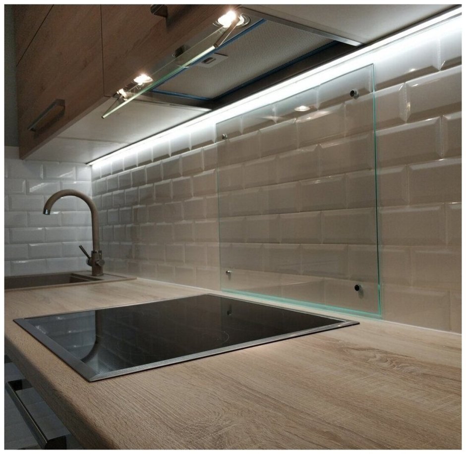 Защитная панель из закаленного стекла (экран для кухни) 600*600*4мм