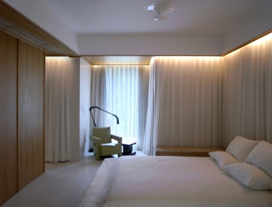 Дизайн спальни с детской кроваткой 12 кв.м в современном стиле фото