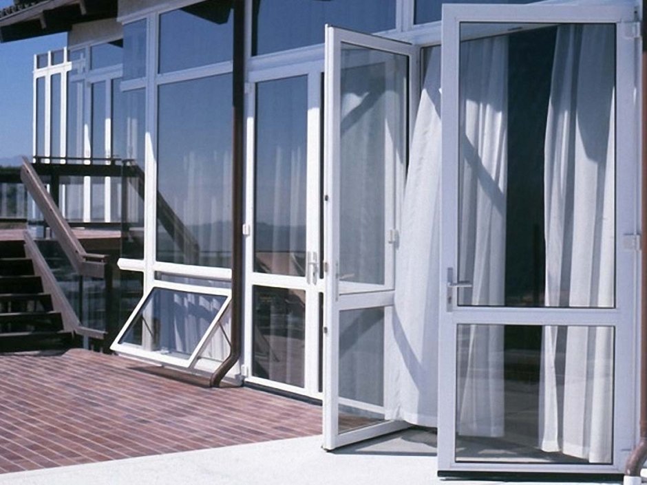 Пластиковые входные двери в частный дом