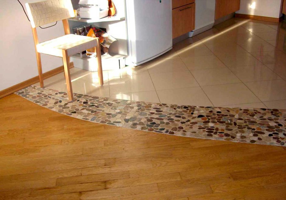 Плитка с линолеумом в коридоре