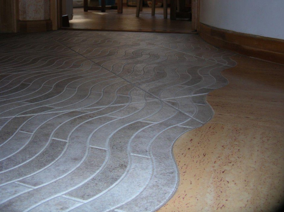 Стык наливного пола и плитки