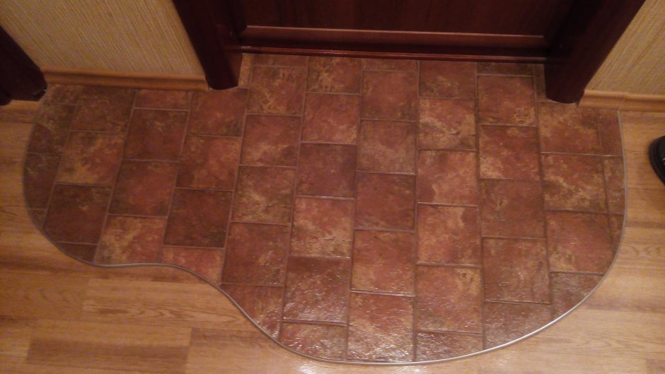 Плитка с ламинатом в коридоре