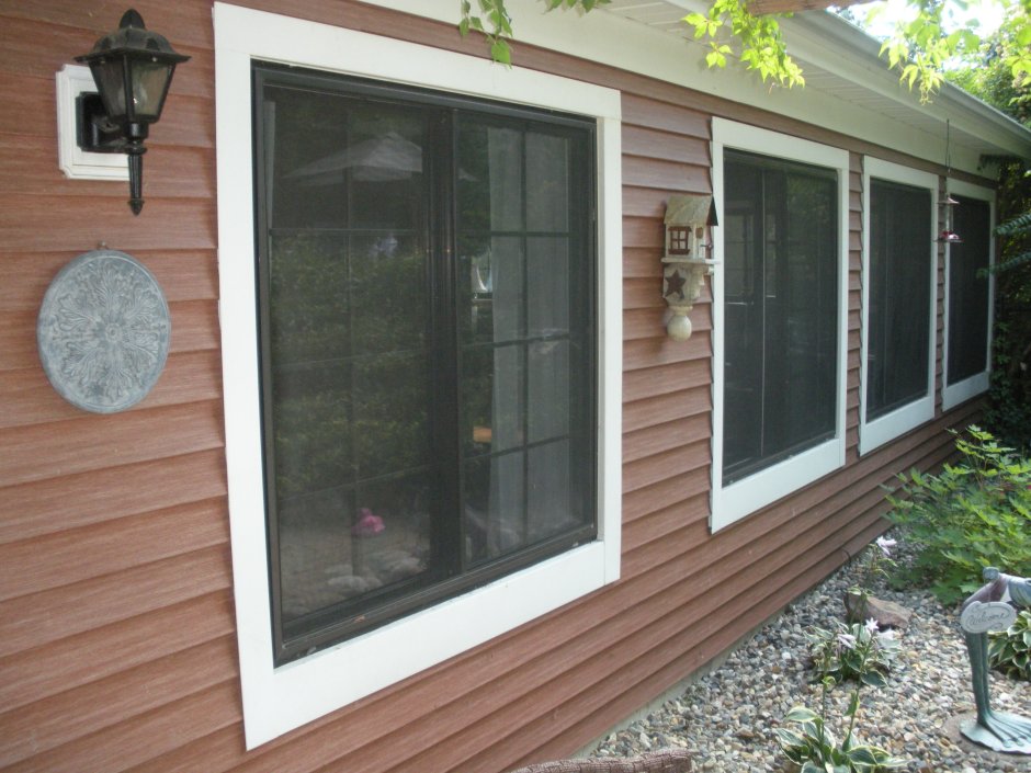 Отделка окон виниловым сайдингом