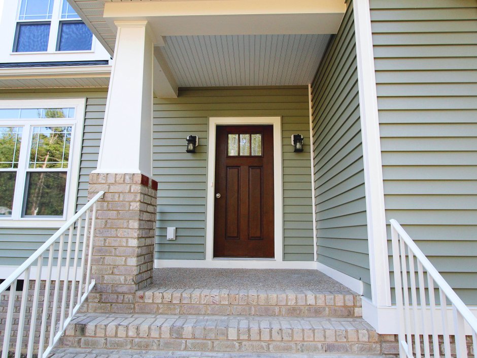 Дверь из сайдинга