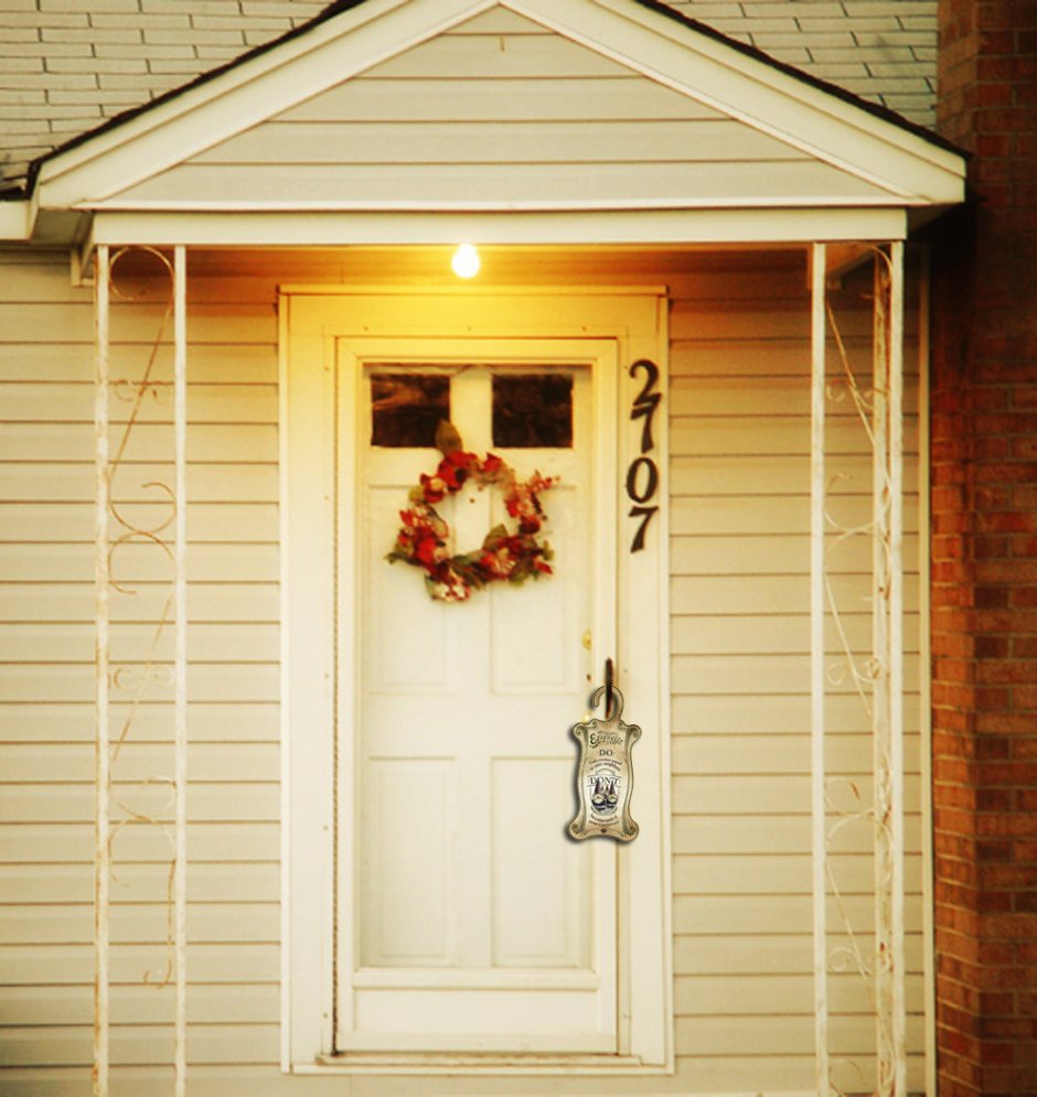 Отделка входной двери сайдингом