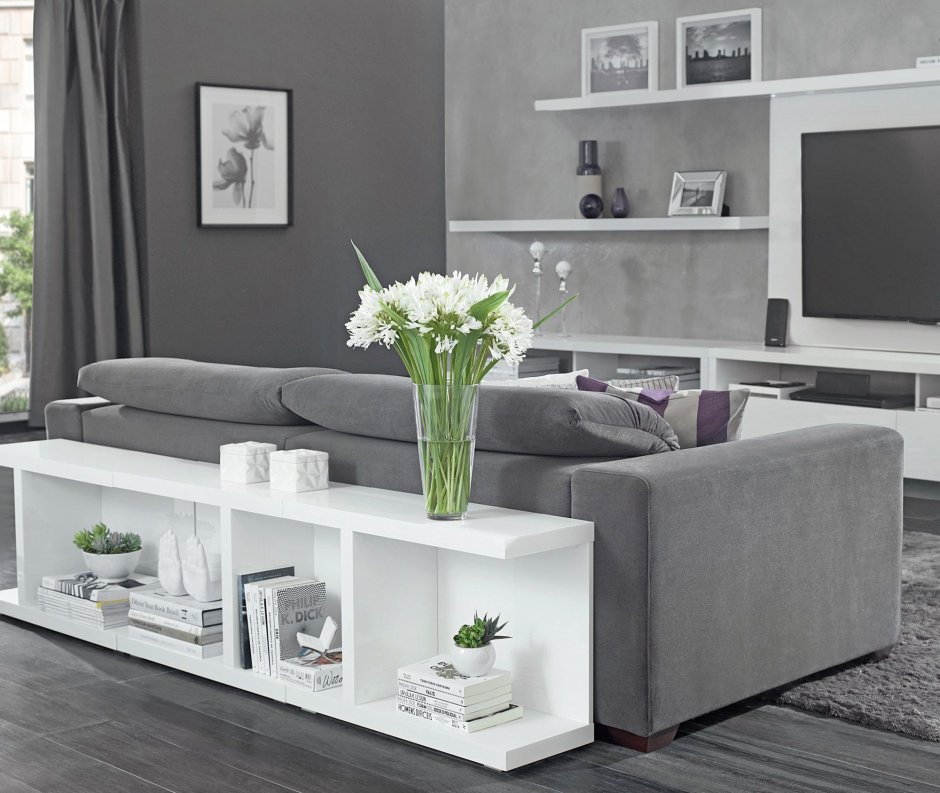 Консоль за диваном