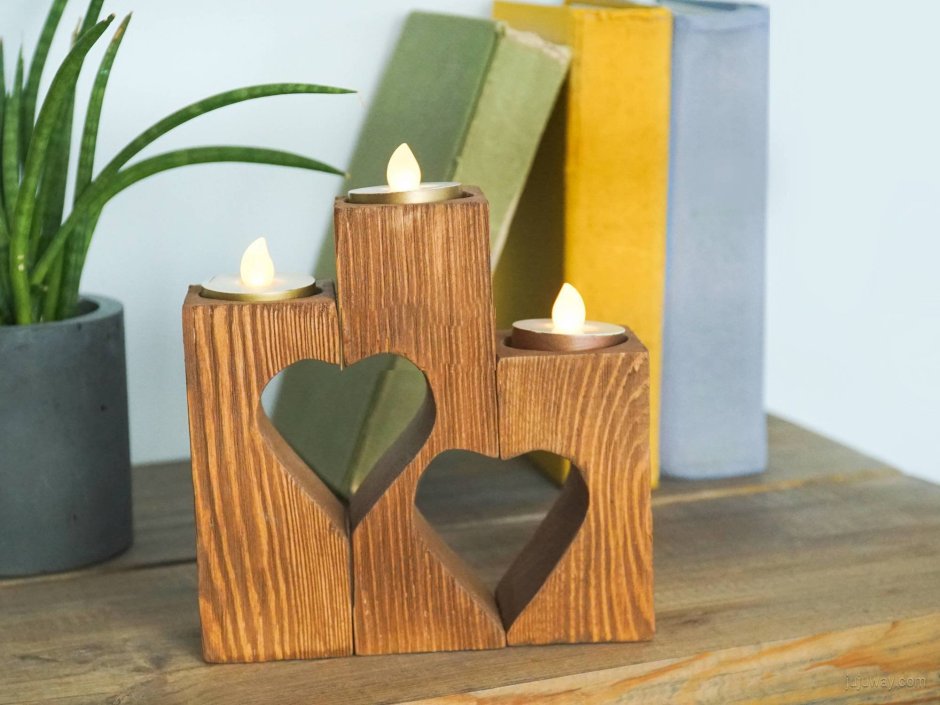 Деревянные подсвечники в интерьере