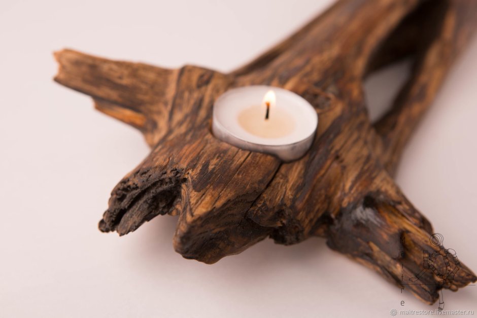 Подсвечник из древесины