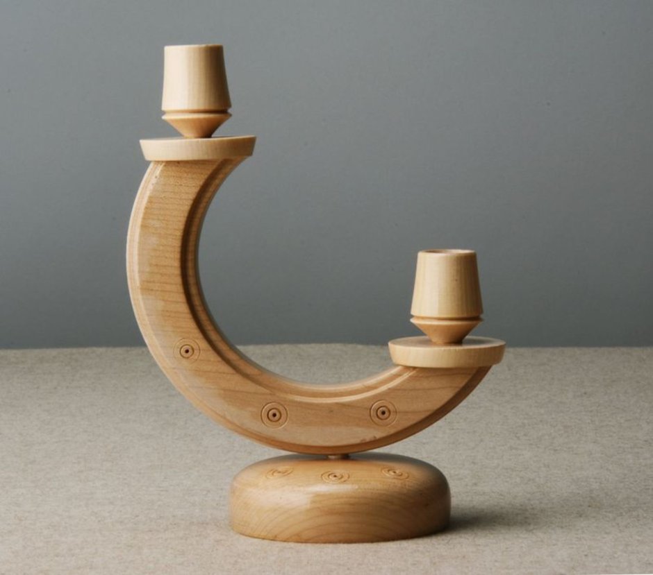 Подсвечник из дерева