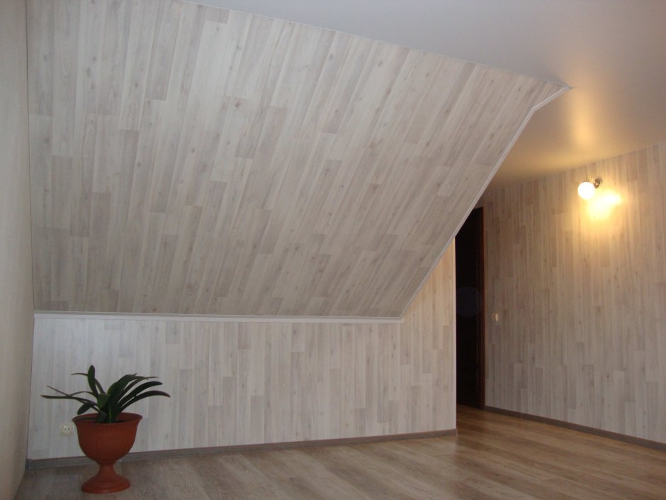 Потолок и стена из ламината