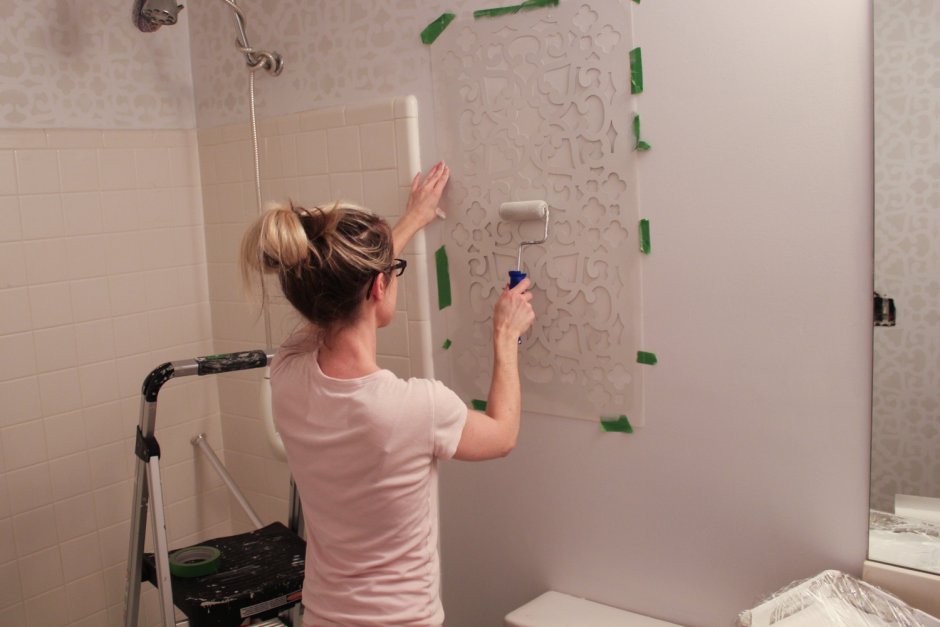 Окрашивание стен в ванной