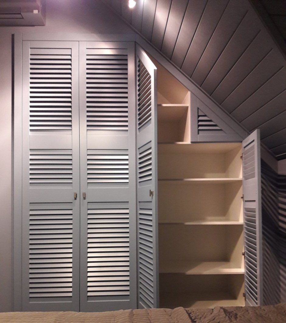 Шкаф на мансарде