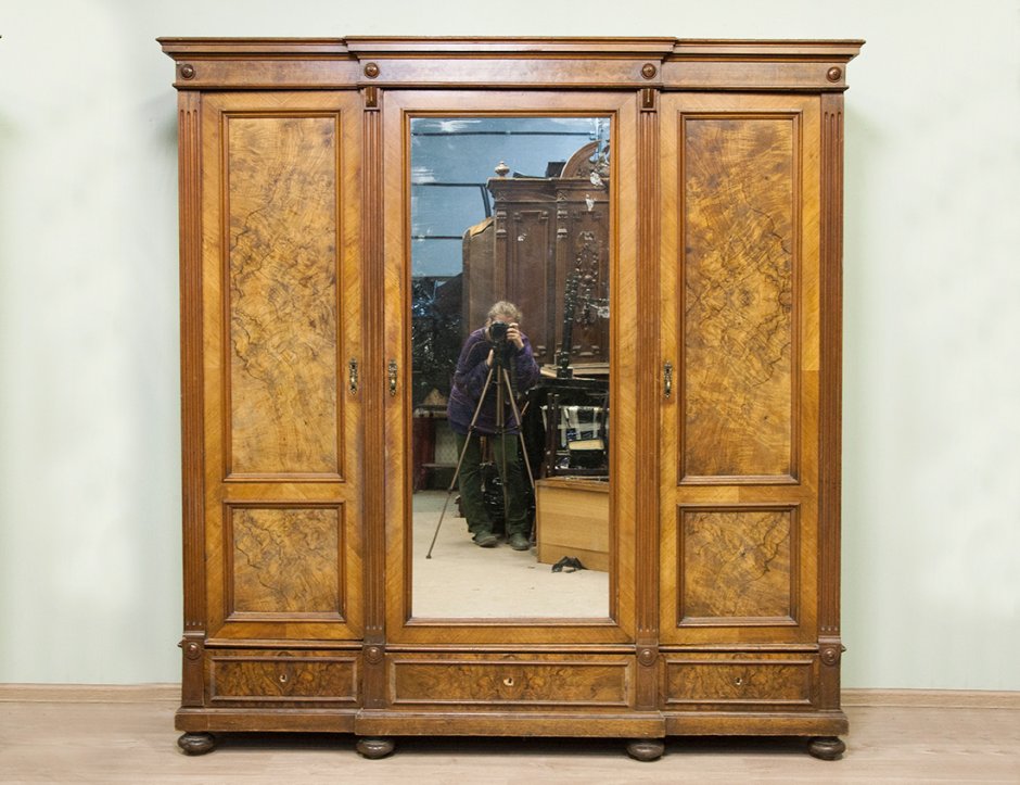 Шкаф монашка Ампир