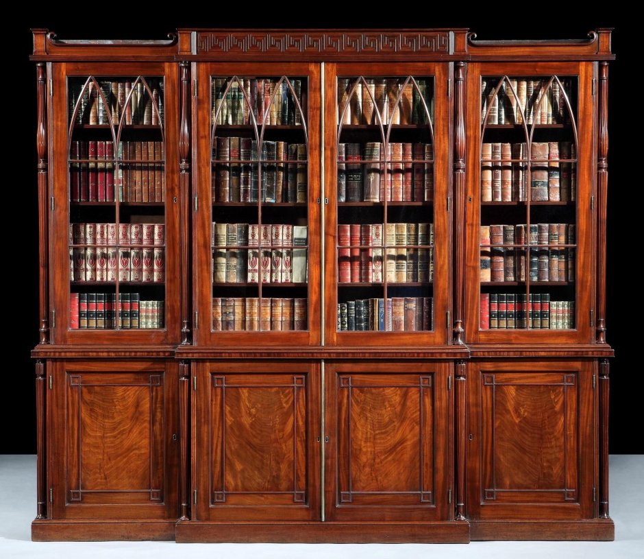 Платяной шкаф антик