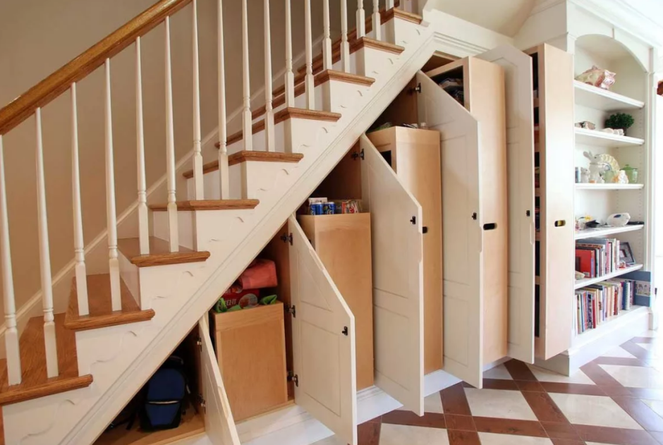 Ящики под лестницей крепление к полу