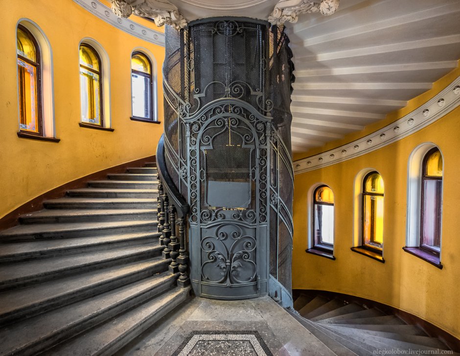 Дом купца Елисеева в Санкт-Петербурге парадная