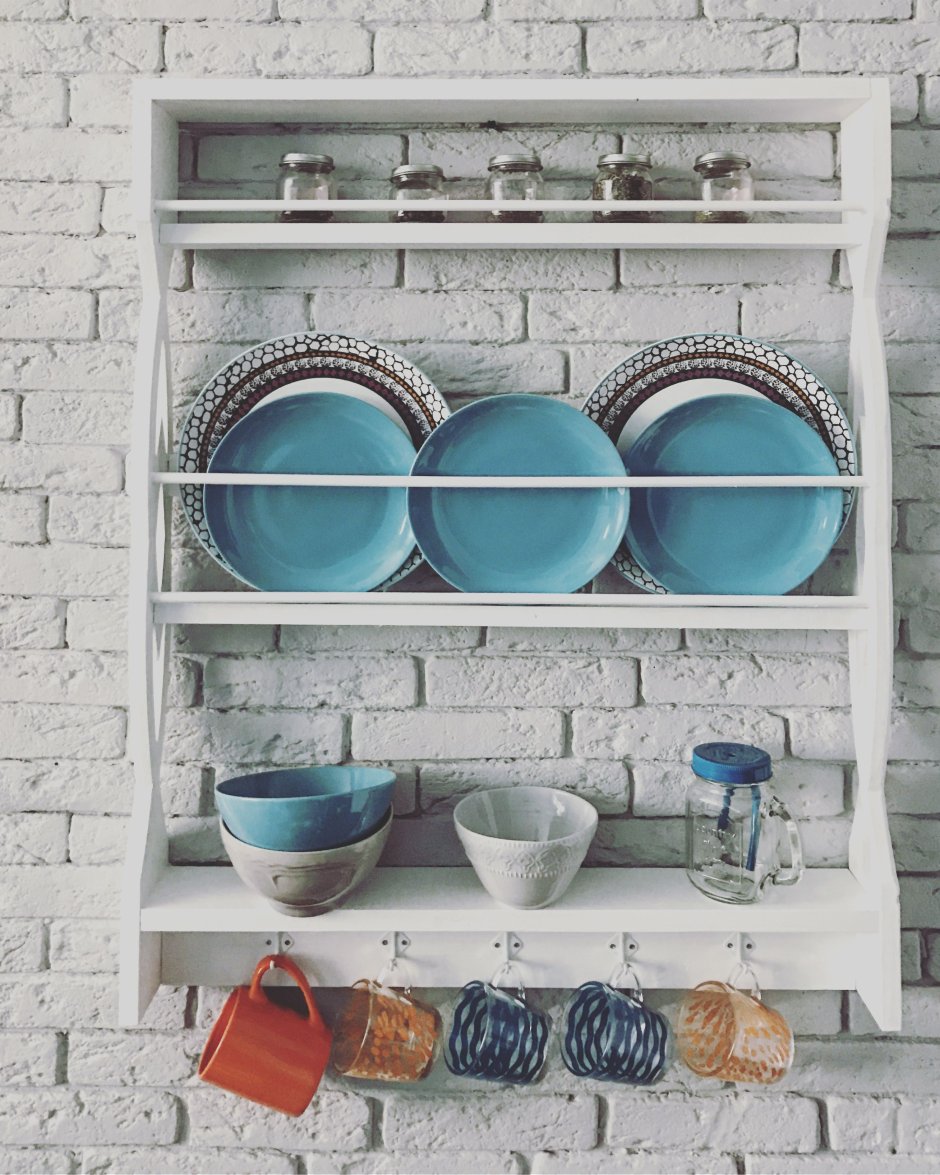 Полки для посуды на кухню в деревенском стиле