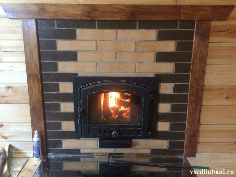 Облицовка печи Везувий в бане кирпичом