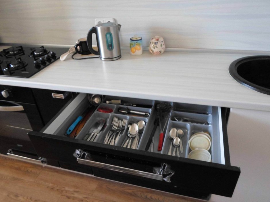 Кухонный гарнитур с варочной панелью и духовым шкафом