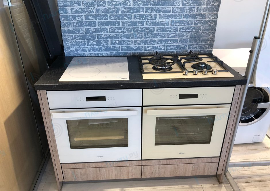 Варочная поверхность на краю кухни