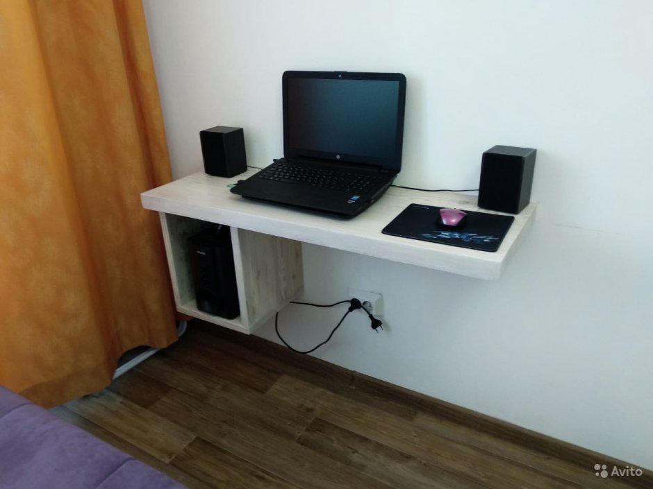 Настенный компьютерный стол