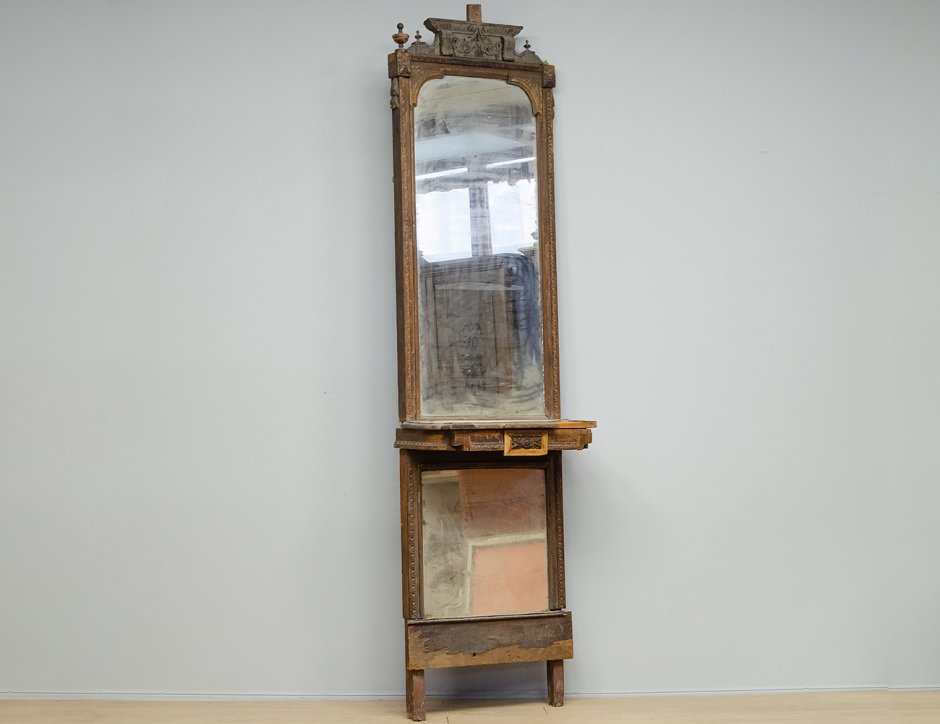 Антикварное простеночное зеркало
