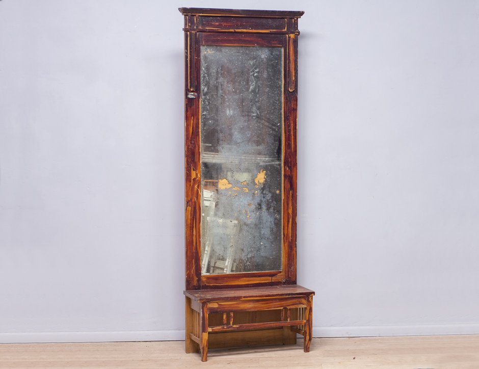 Старинное зеркало с консолью