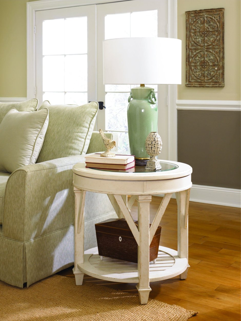 Столик круглый прикроватный с местом для хранения