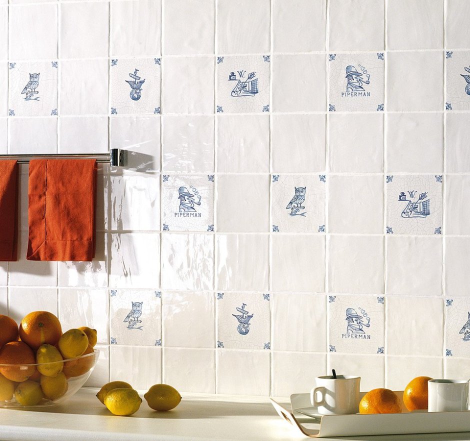 Синяя плитка на кухне