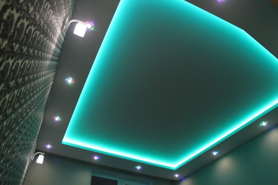 Потолочный короб с подсветкой