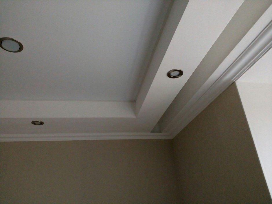 Гипсокартонный короб на потолке