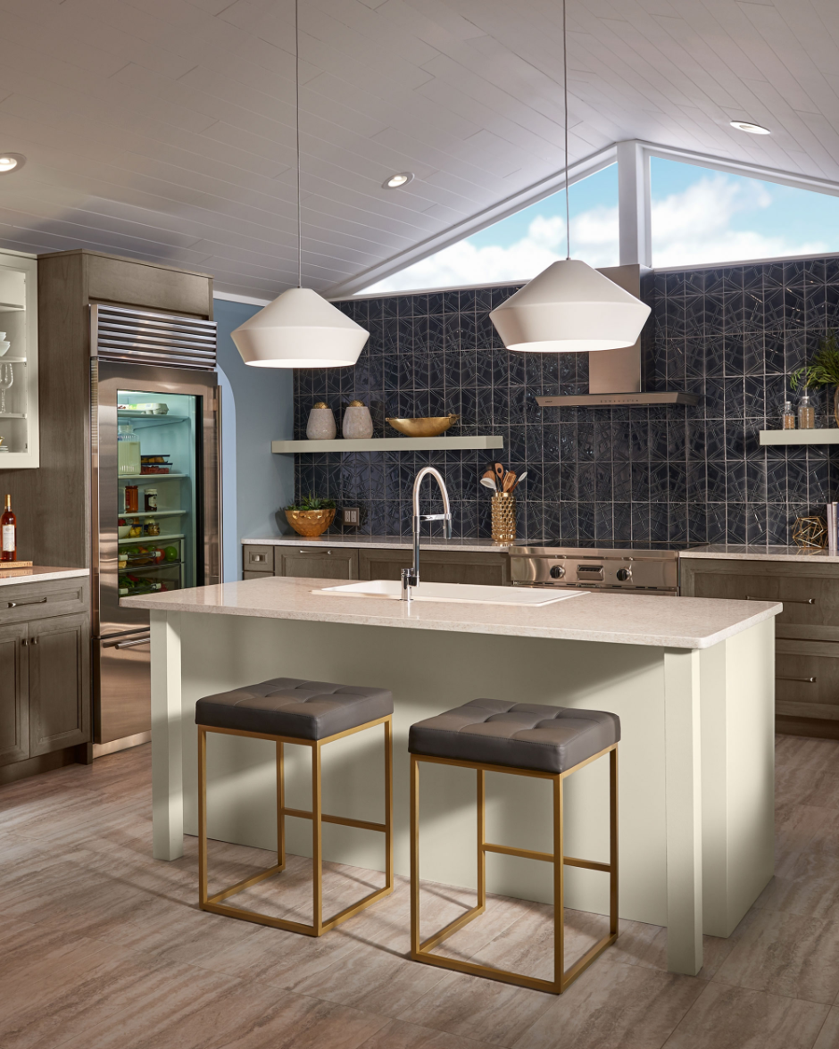 Фартук для белой классической кухни