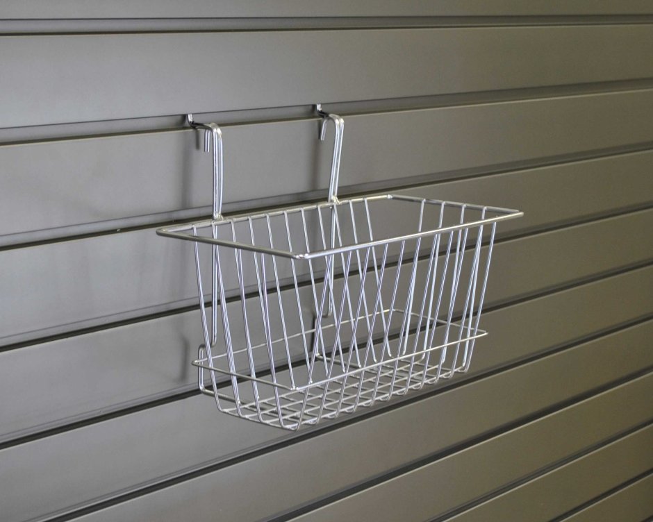 Металлическая корзина в ванную