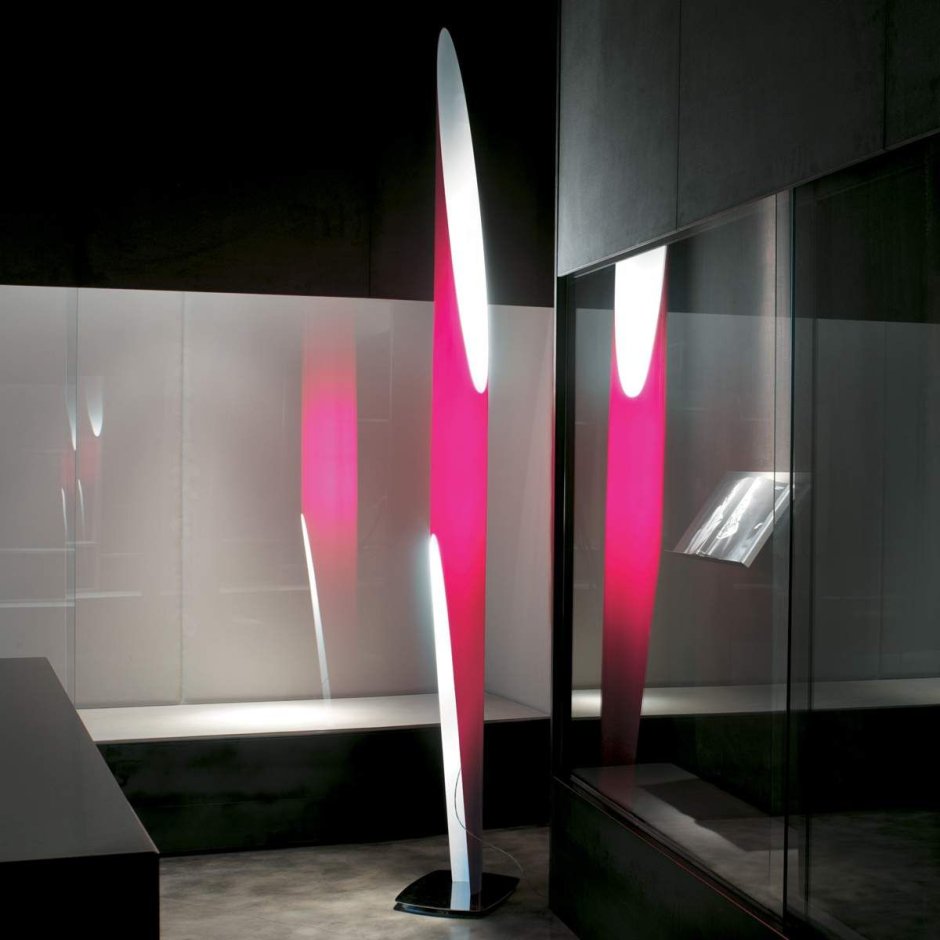 Интерьер с торшерами-деревьями