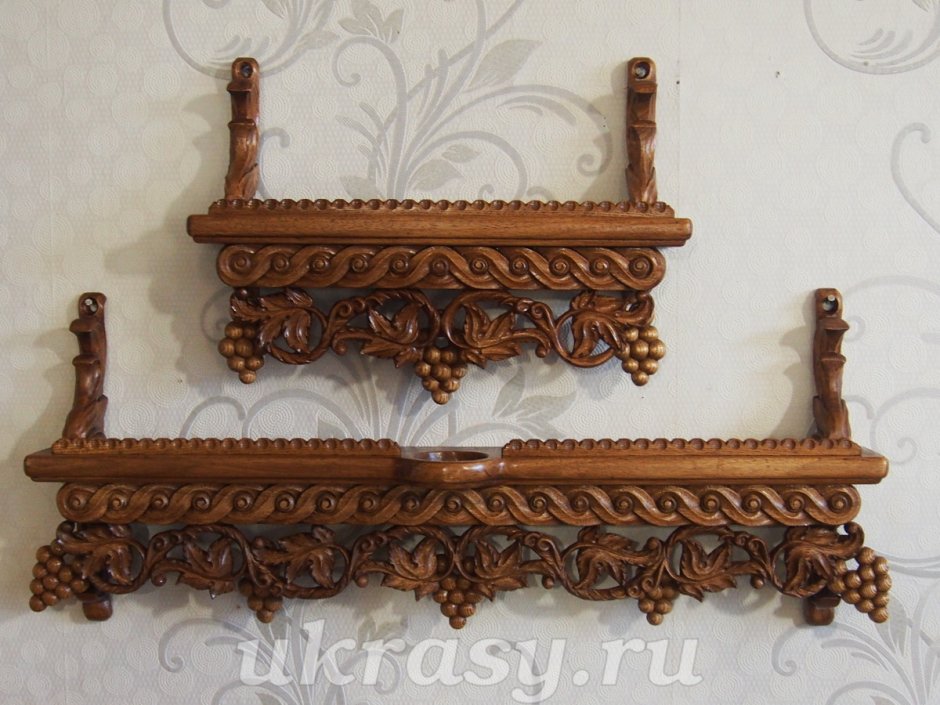 Выпиливание полочки для расчесок на стену