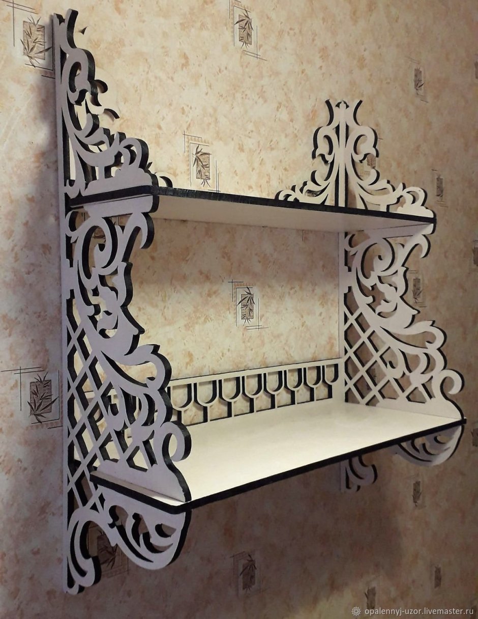 Резная полка из дерева
