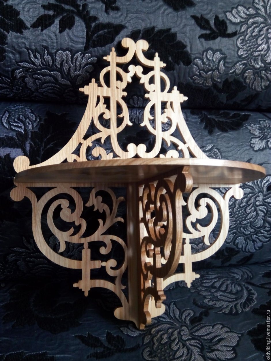 Полка деревянная резная