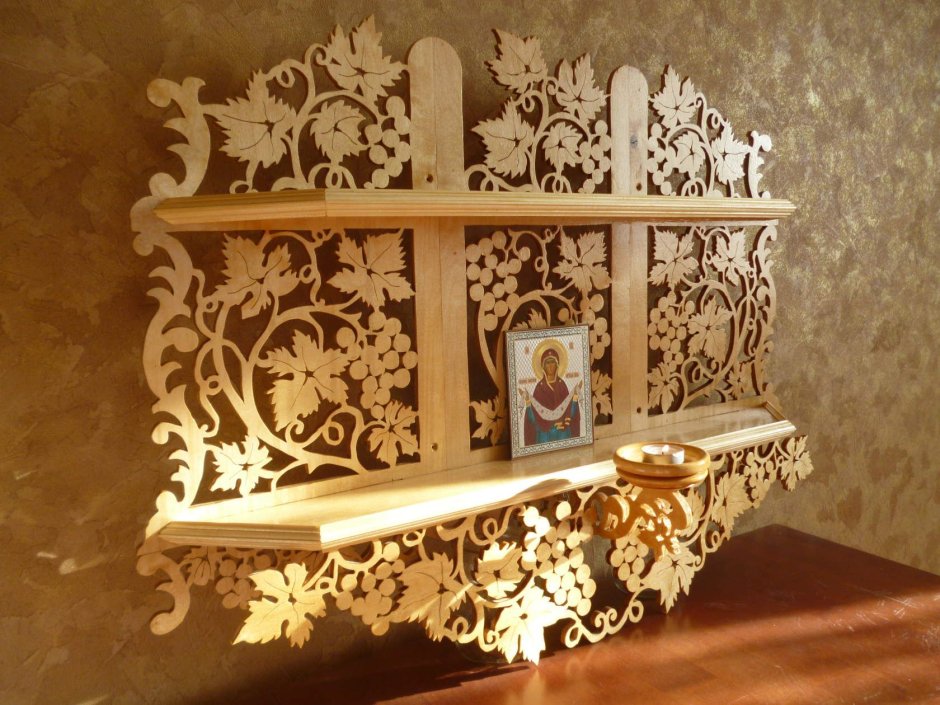 Полка деревянная резная