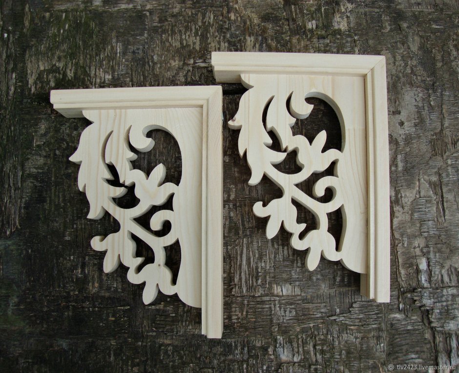Резные полочки из дерева