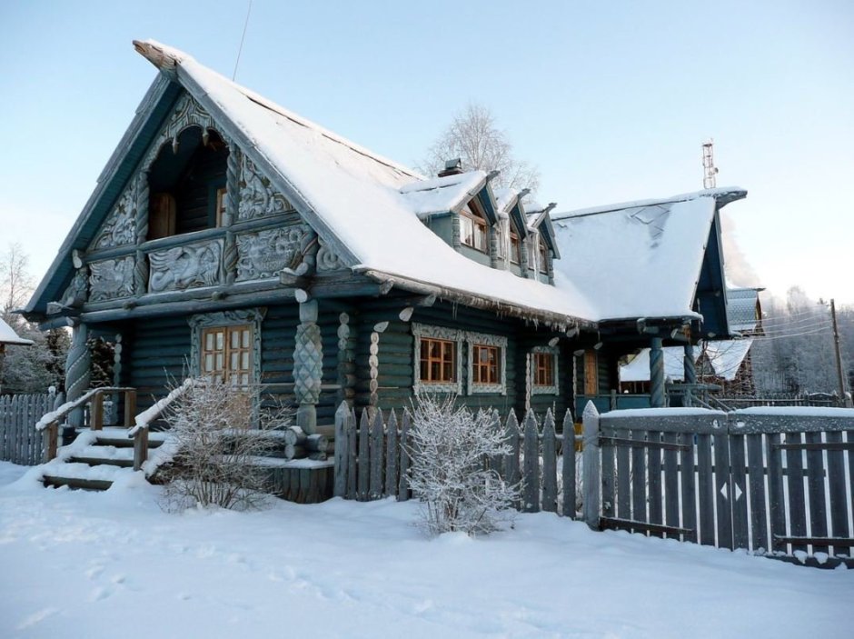 Деревянный деревенский дом