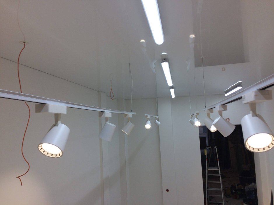 Трековый светильник Spiro в интерьере