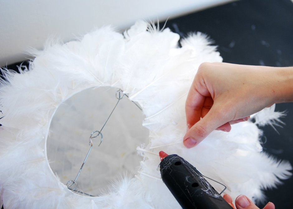 Люстра из перьев своими руками