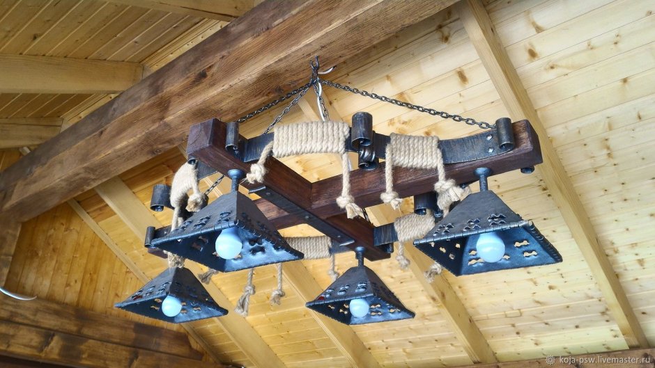 Деревянная люстра в баню