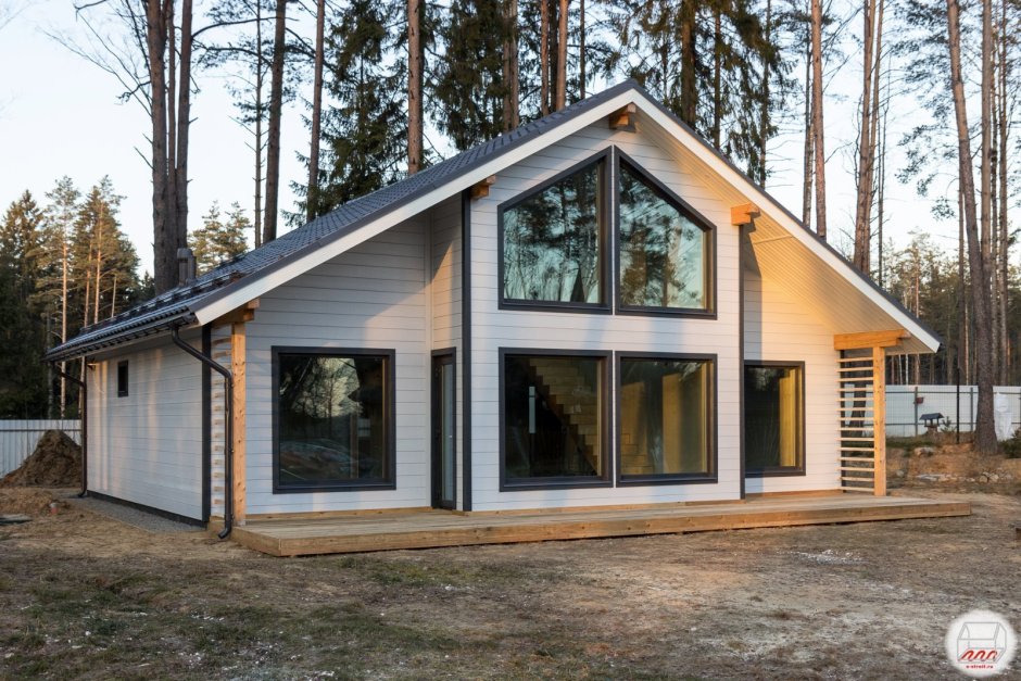 Каркасный дом с большими окнами