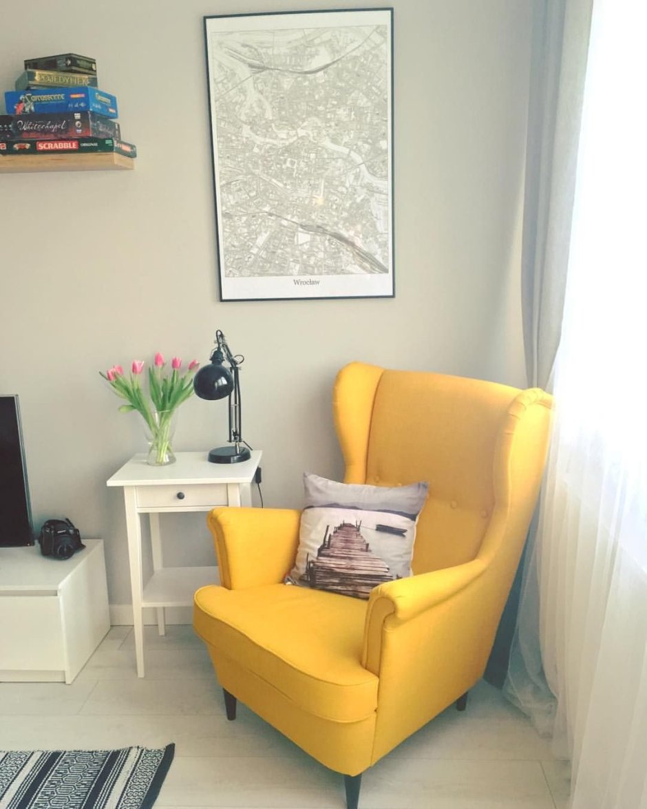 Желтое кресло Eames Butterfly