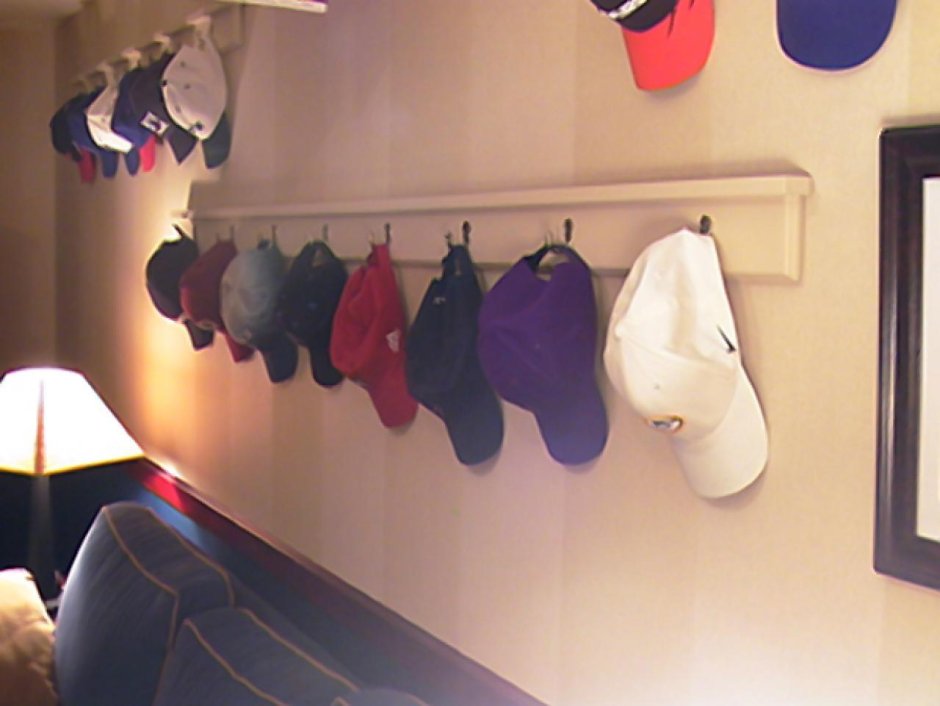 Полка для кепок своими руками