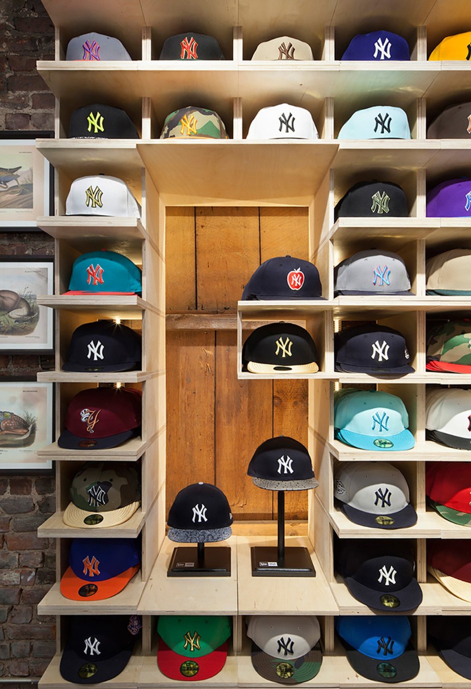 Витрина для бейсболок