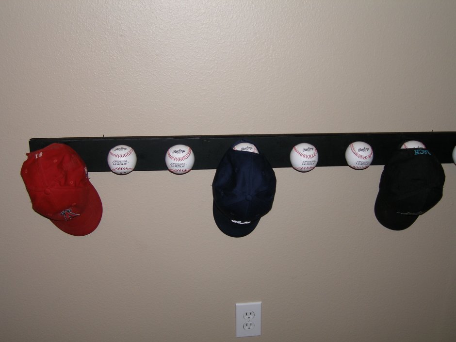 Вешалка для кепок