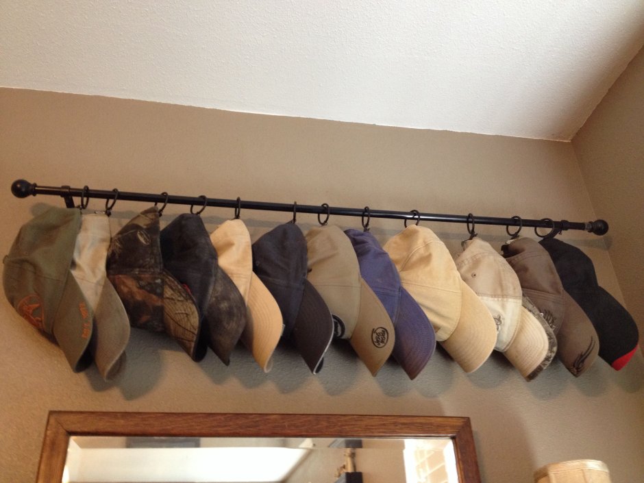 Держатель настенный для бейсболок