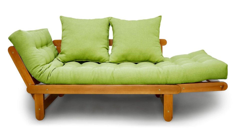 Деревянный диван с подушками